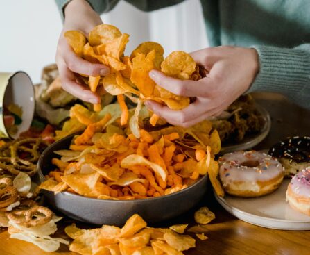 unhealthy ultra-processed junk food snacks harmful to brain health